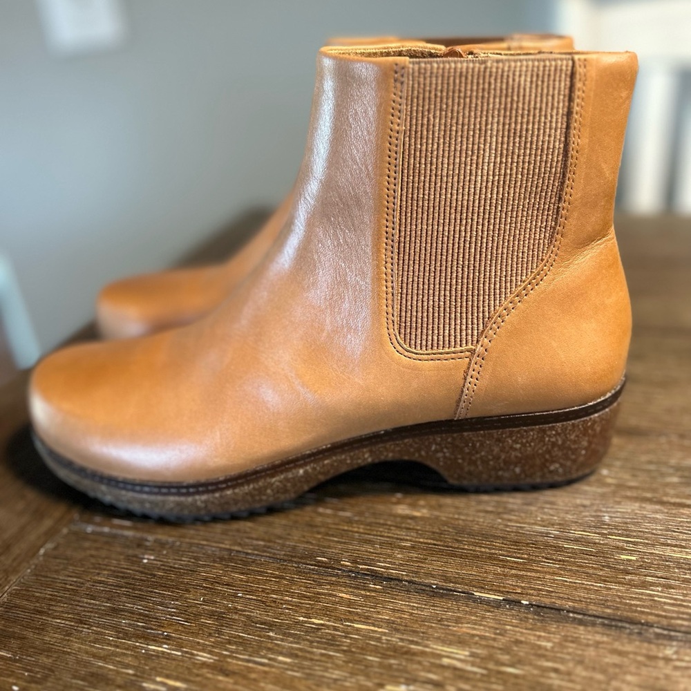 Like new! Brioso Leather Harvey Chelsea boots 7.5